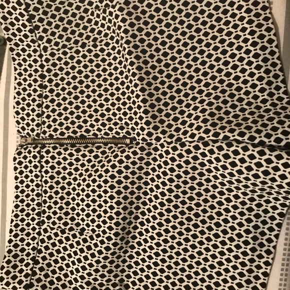 Diamond-Patterned Shorts - Picture 3 of 7